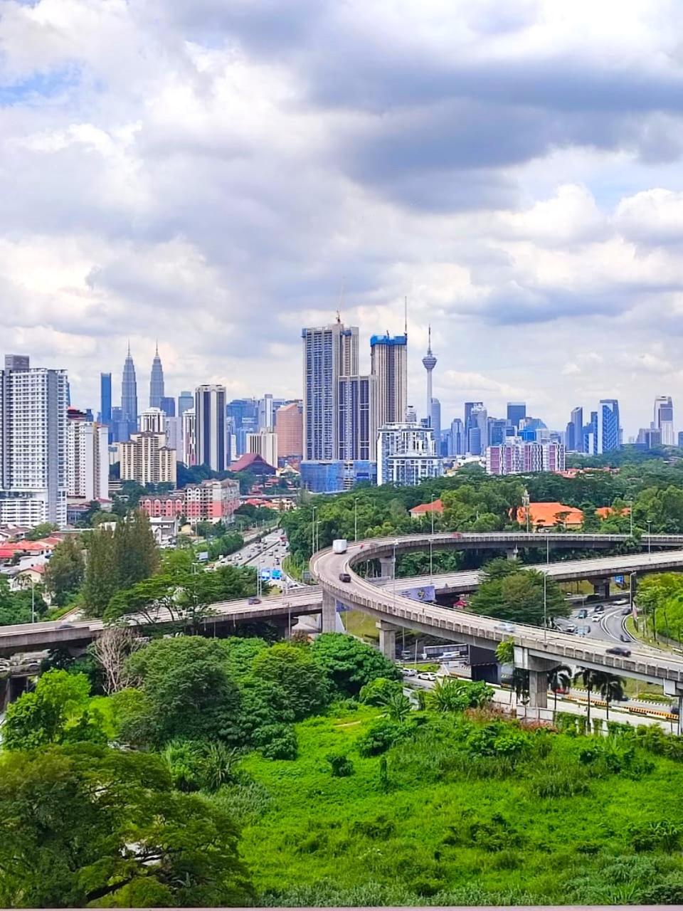MITEC KL 3 min 9pax Royal Domain KL View 3 room 315