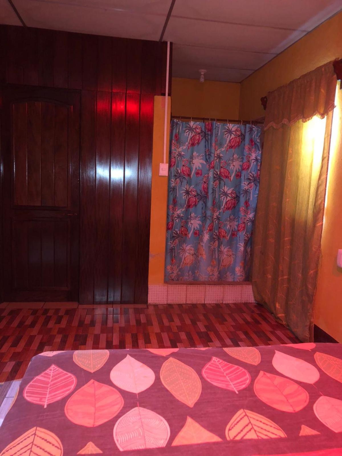 AutoHotel Anaconda
