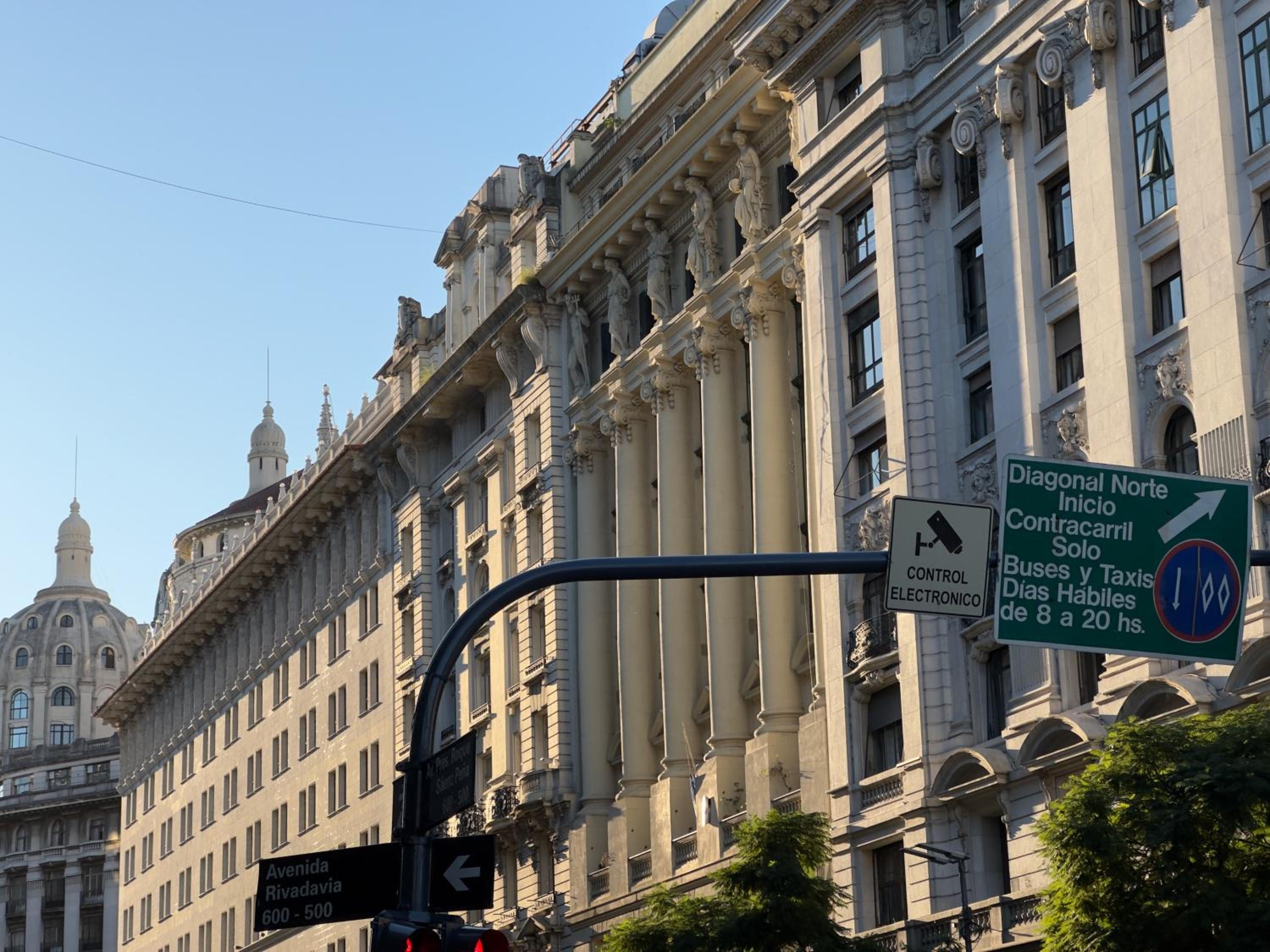 Plaza de Mayo - Diplomat's 3 bedroom ensuite haven