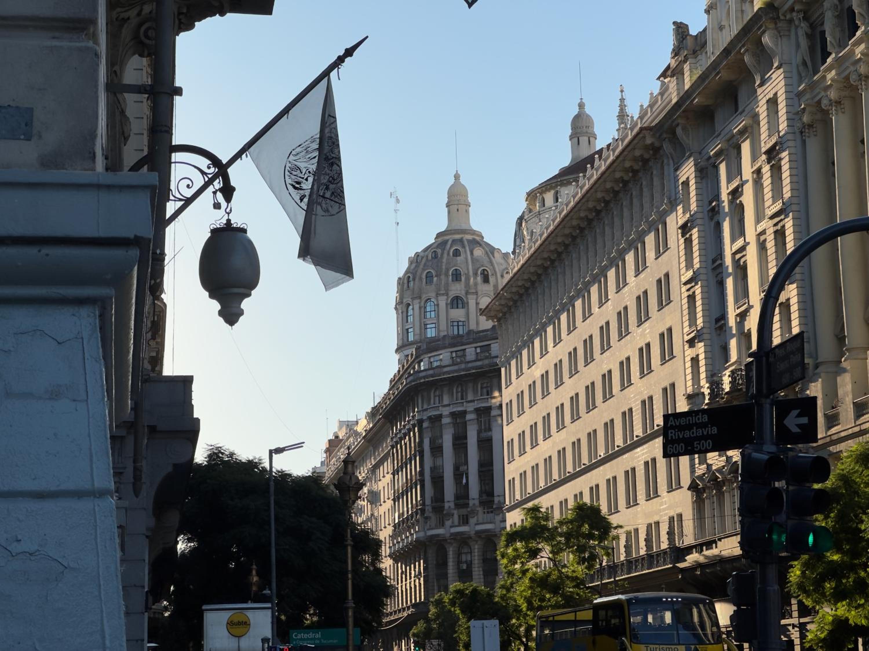 Plaza de Mayo - Diplomat's 3 bedroom ensuite haven