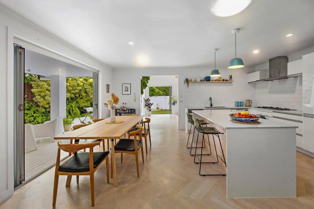 Surf Mist Beautiful Noosa Heads Family Home