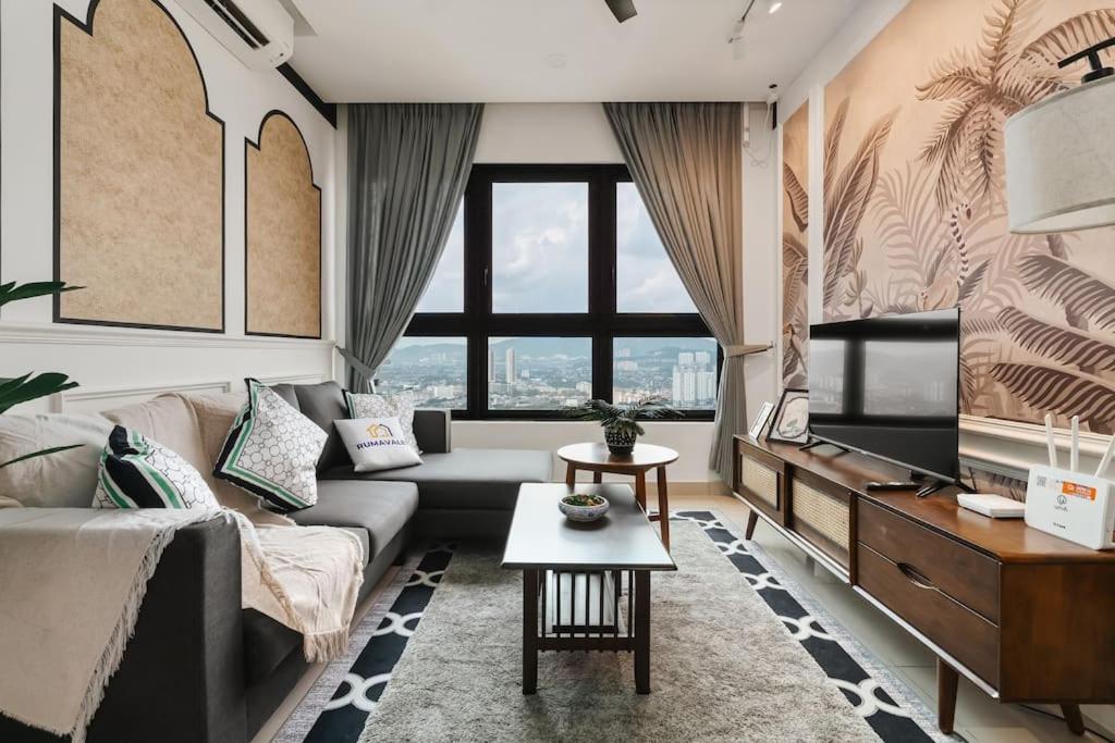 IndoChina 3BR MVertica near MRT by RumaBnB
