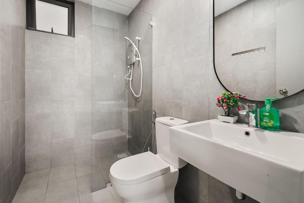 IndoChina 3BR MVertica near MRT by RumaBnB