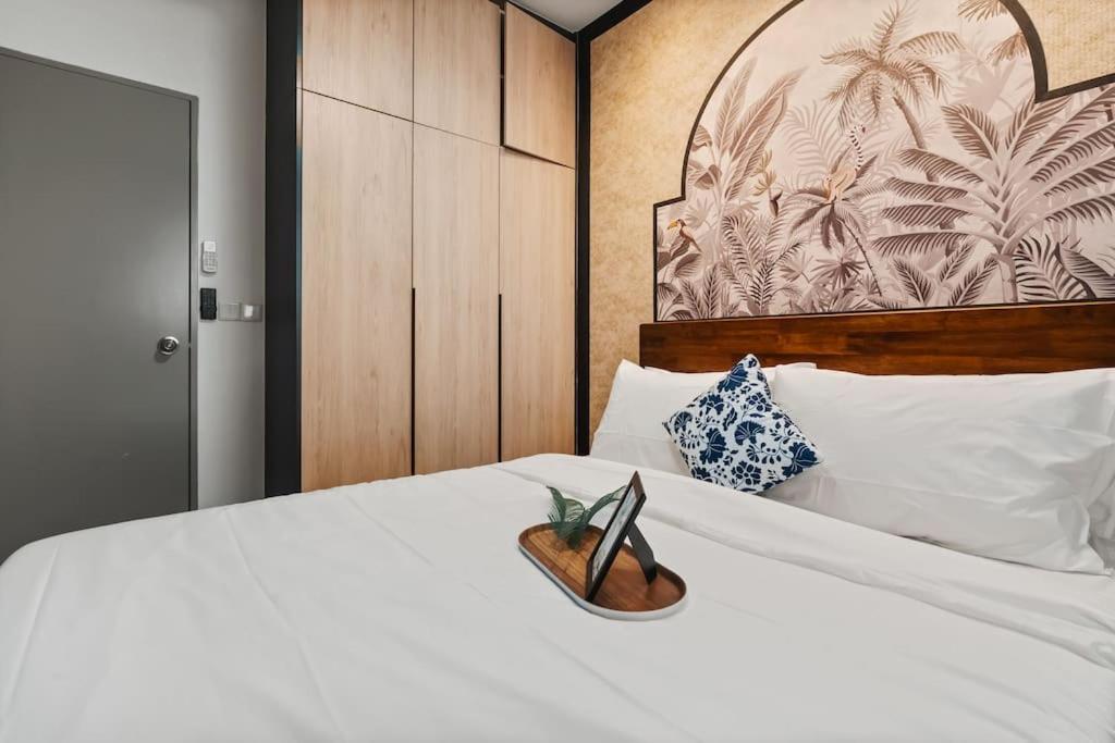 IndoChina 3BR MVertica near MRT by RumaBnB