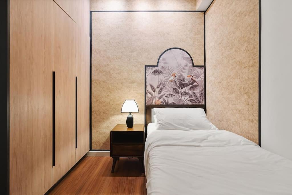 IndoChina 3BR MVertica near MRT by RumaBnB