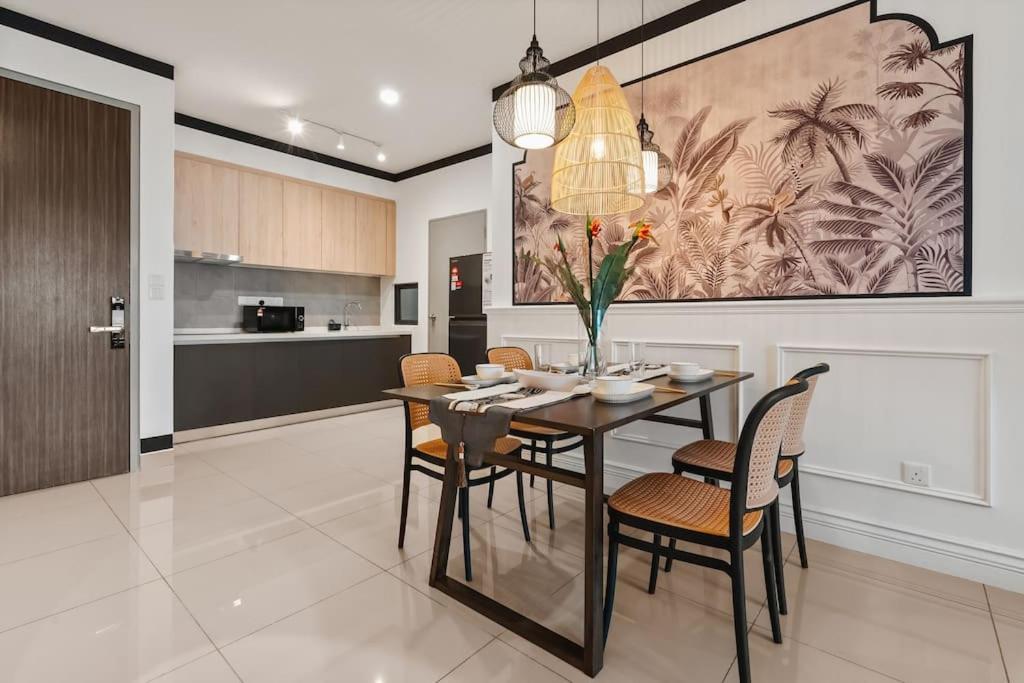 IndoChina 3BR MVertica near MRT by RumaBnB