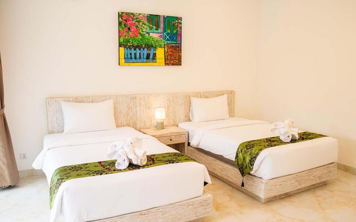 Fantastic 3 Bed Villa, Walk to Beach, Sunny Pool view 4