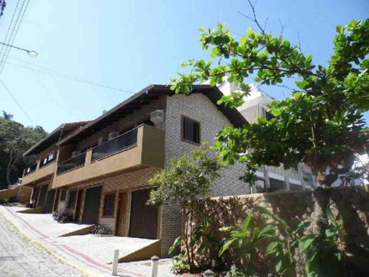 Linda casa 2 suítes, piscina condomínio 60 m praia