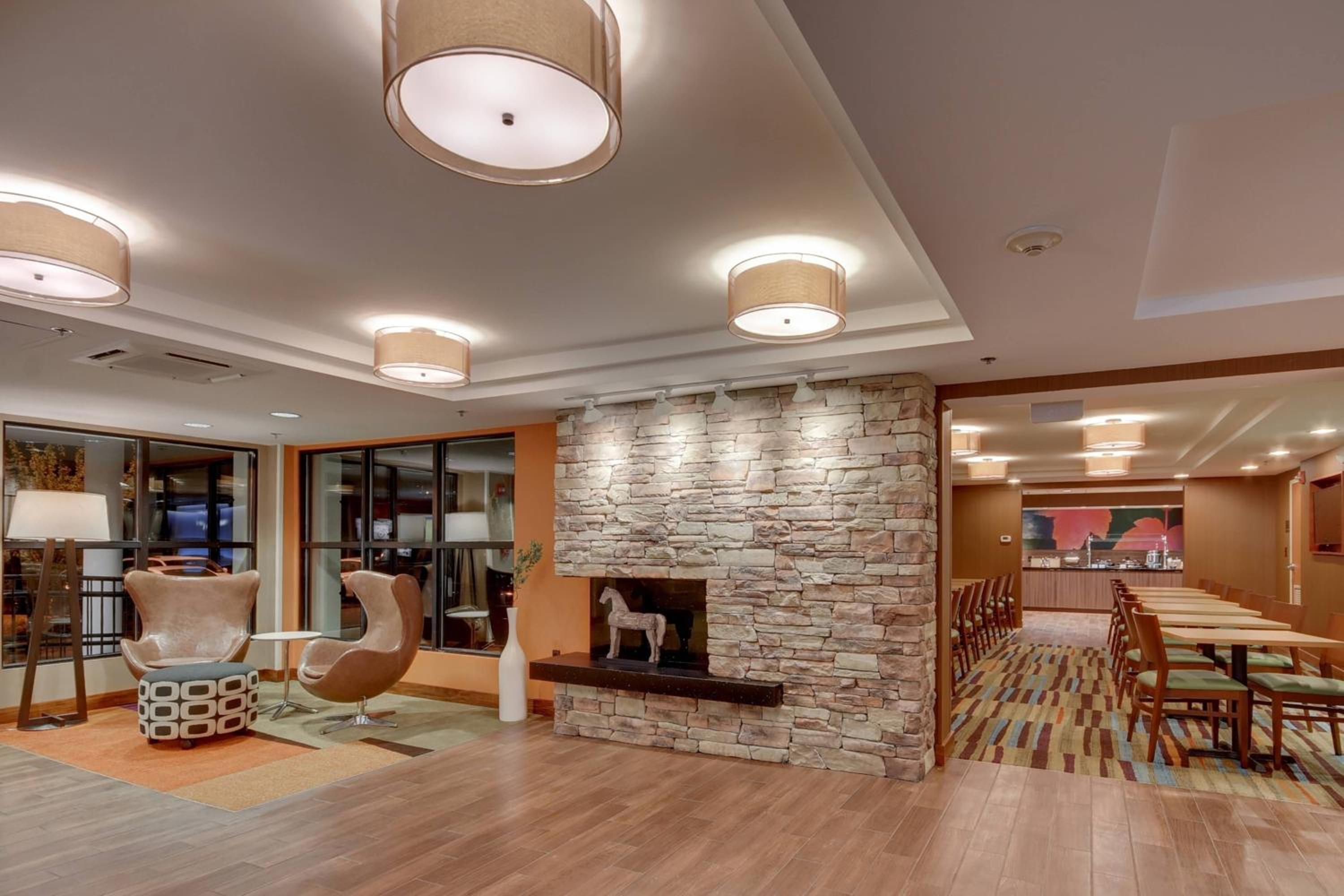 Fairfield Inn by Marriott Amesbury - Property Image 2