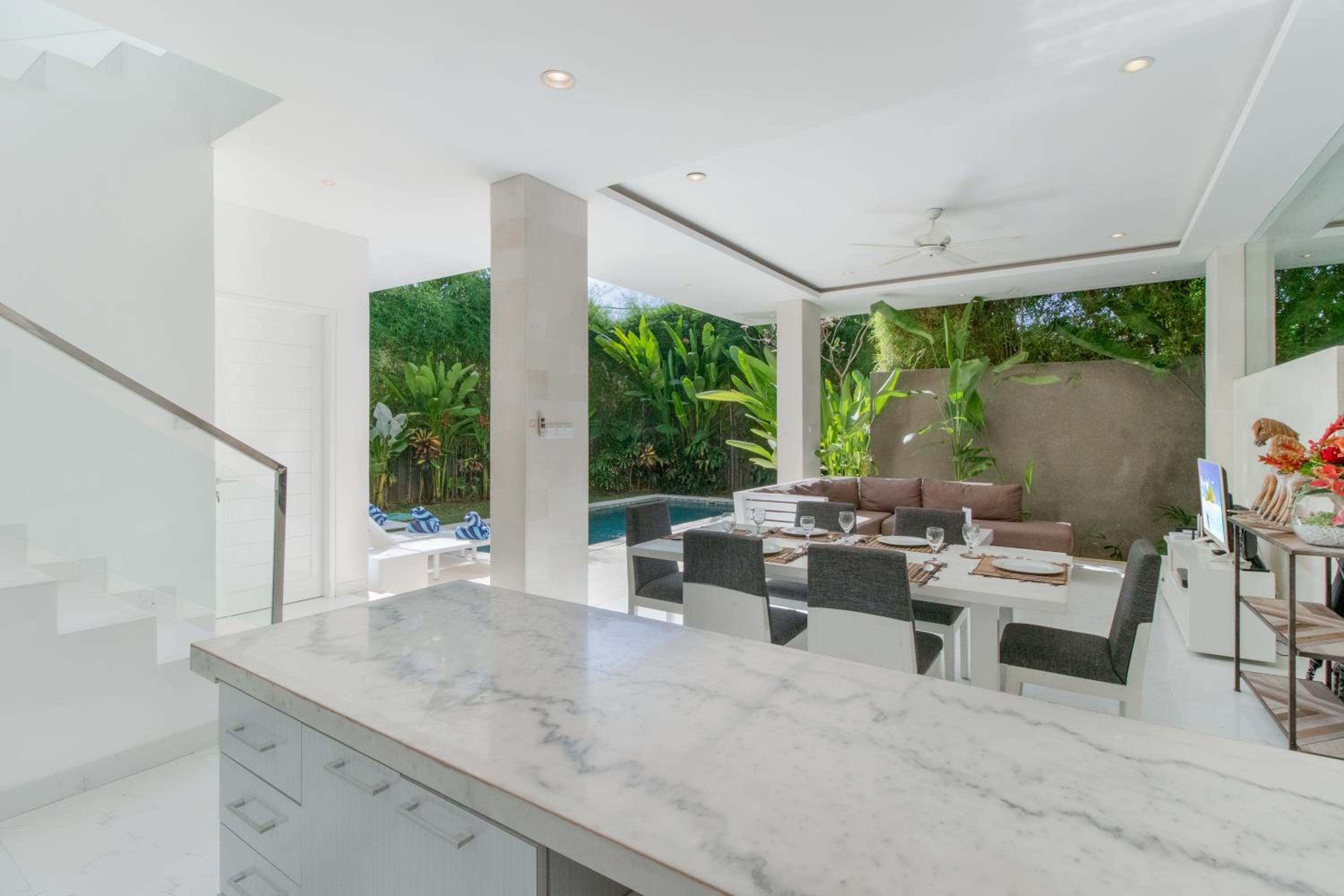 Superb 3 Bed Villa, Walk to Beach, Fast Wi-Fi, view 5