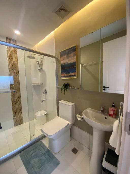 Modern 1-Bedroom in the Heart of Cebu City view 5