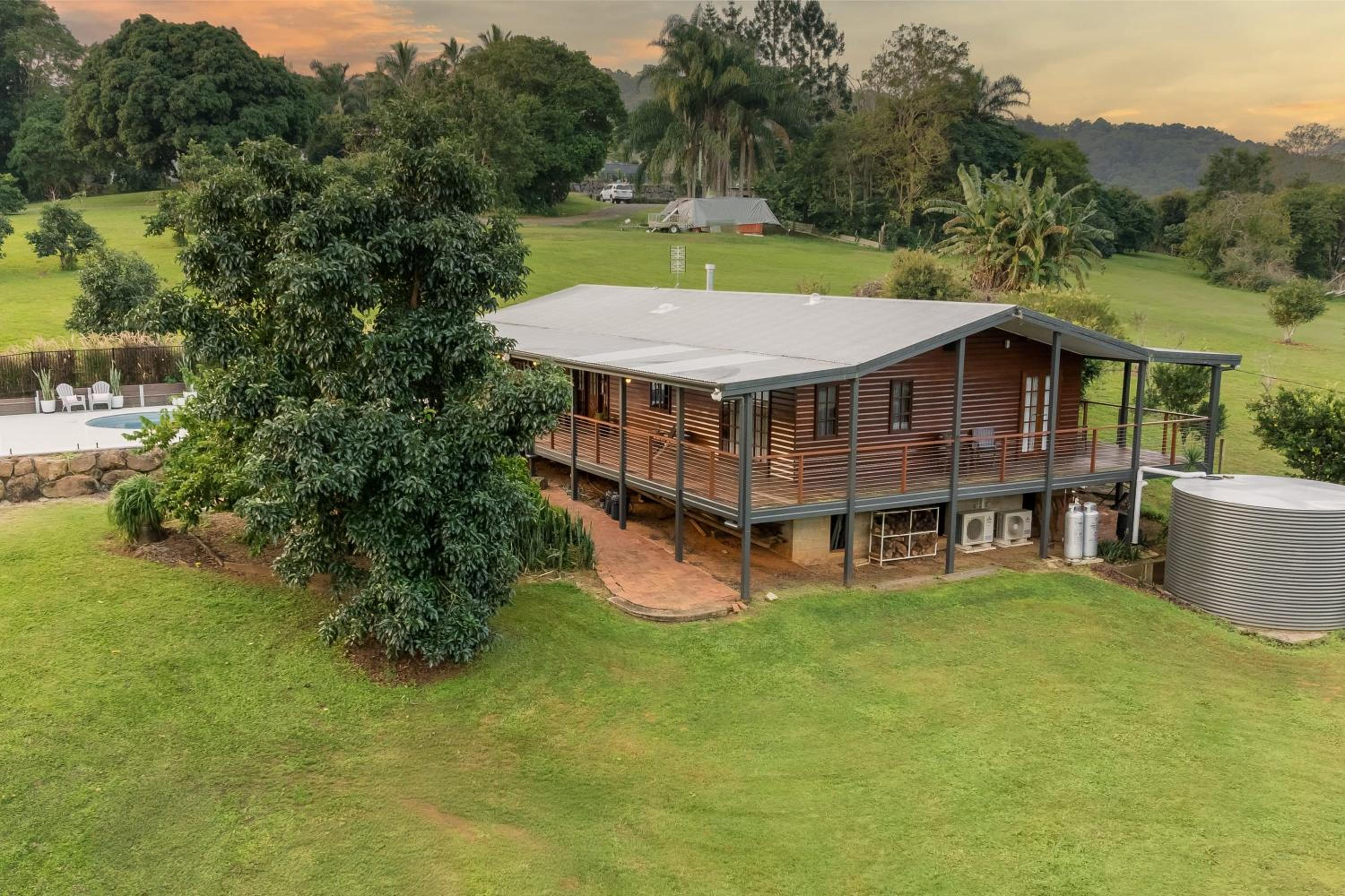 The Hideaway - Chic Farmhouse 15min to beaches