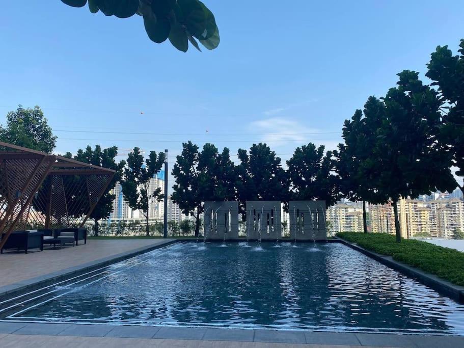 4BR Family Room MVertica near MRT by RumaBnB