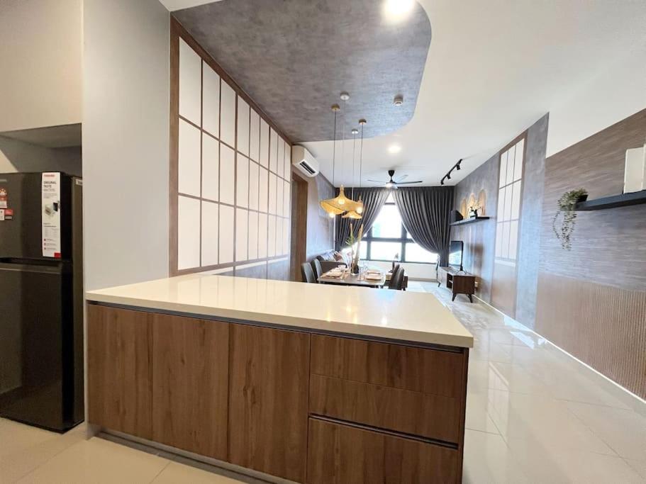 4BR Family Room MVertica near MRT by RumaBnB