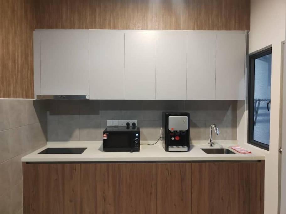4BR Family Room MVertica near MRT by RumaBnB