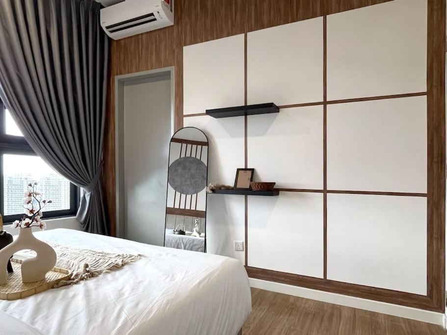 4BR Family Room MVertica near MRT by RumaBnB