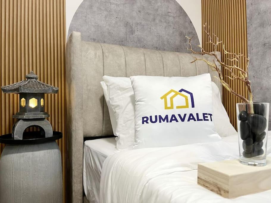 4BR Family Room MVertica near MRT by RumaBnB