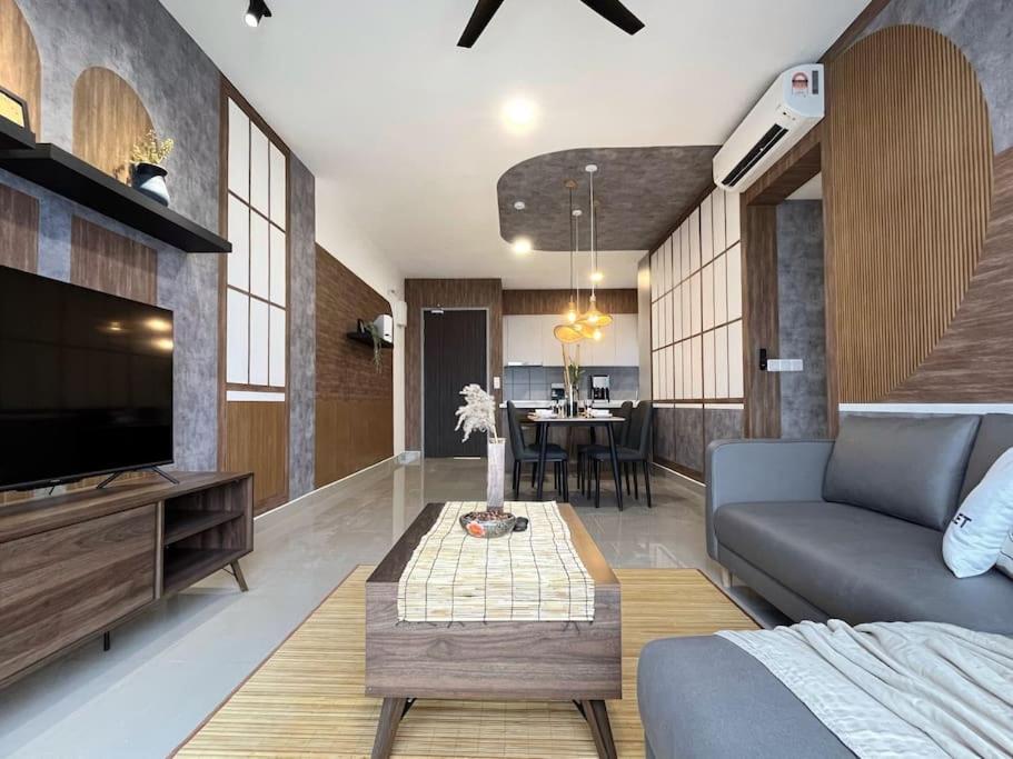 4BR Family Room MVertica near MRT by RumaBnB