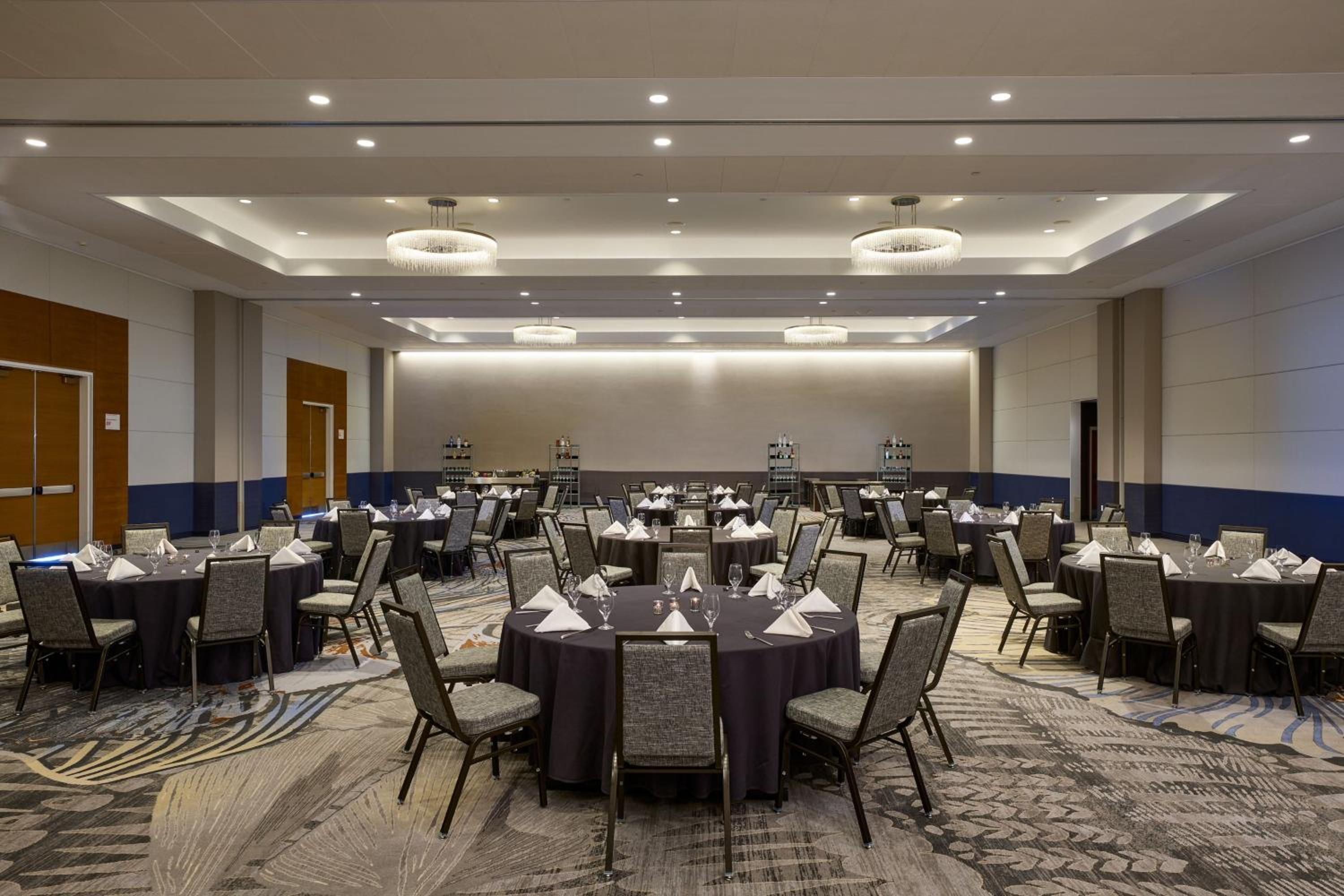 Schaumburg Vacations - Renaissance Schaumburg Convention Center Hotel - Property Image 26
