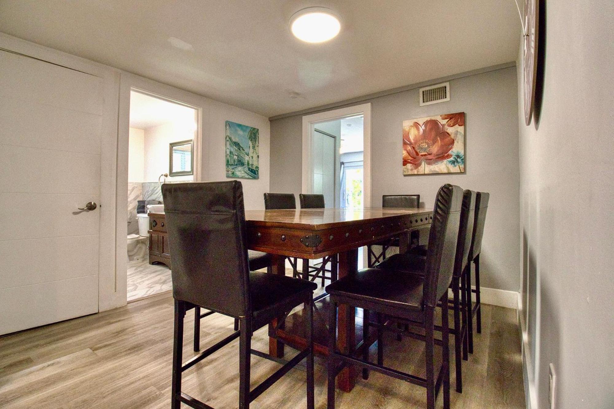 5Bed 4Bath with Huge Patio and Pool close to the Beach