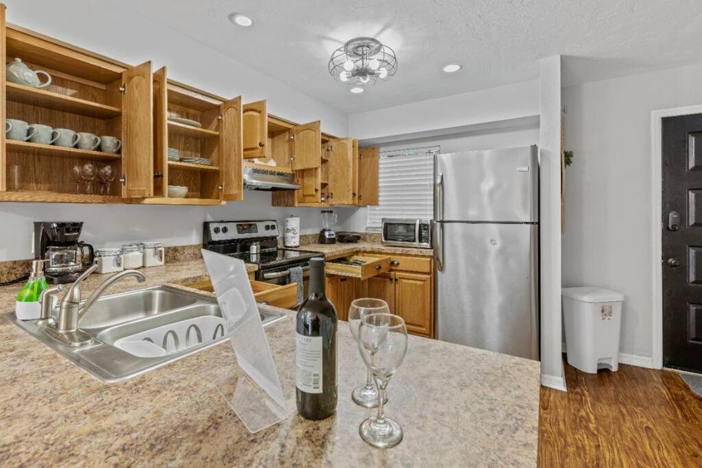 Family Friendly Townhouse with Reading Nook and Bike view 5