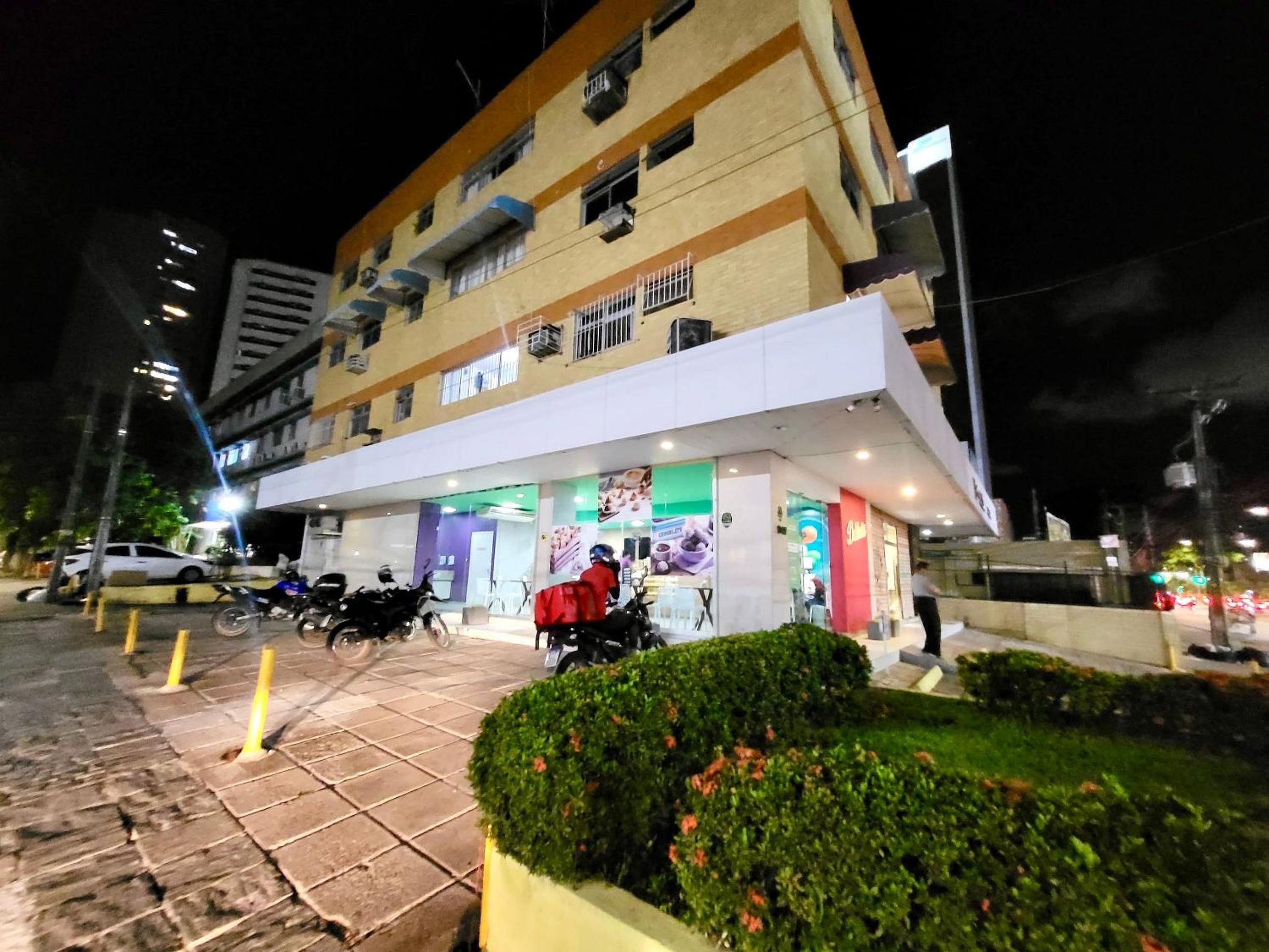 Ap Completo 2Quartos Avenida Principal Perto de TUDO 2min Praia 10min Aeroporto