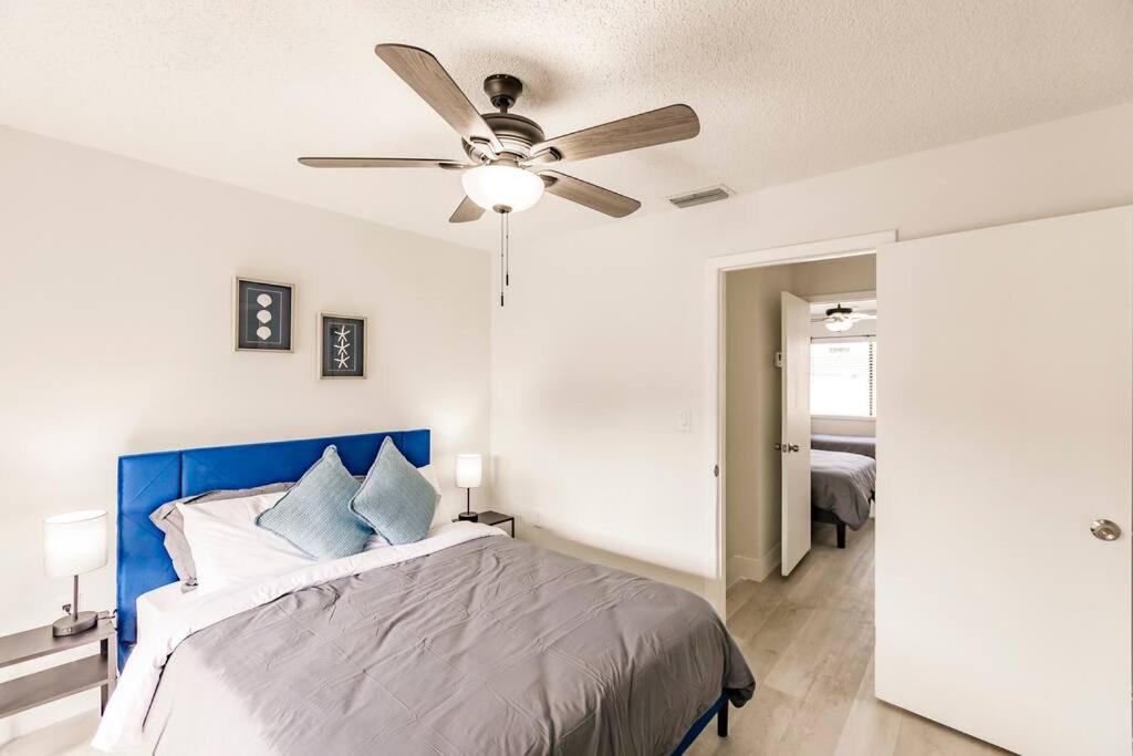 Miami Oasis 7 mins to Dolphin Mall MIA PS4 Games