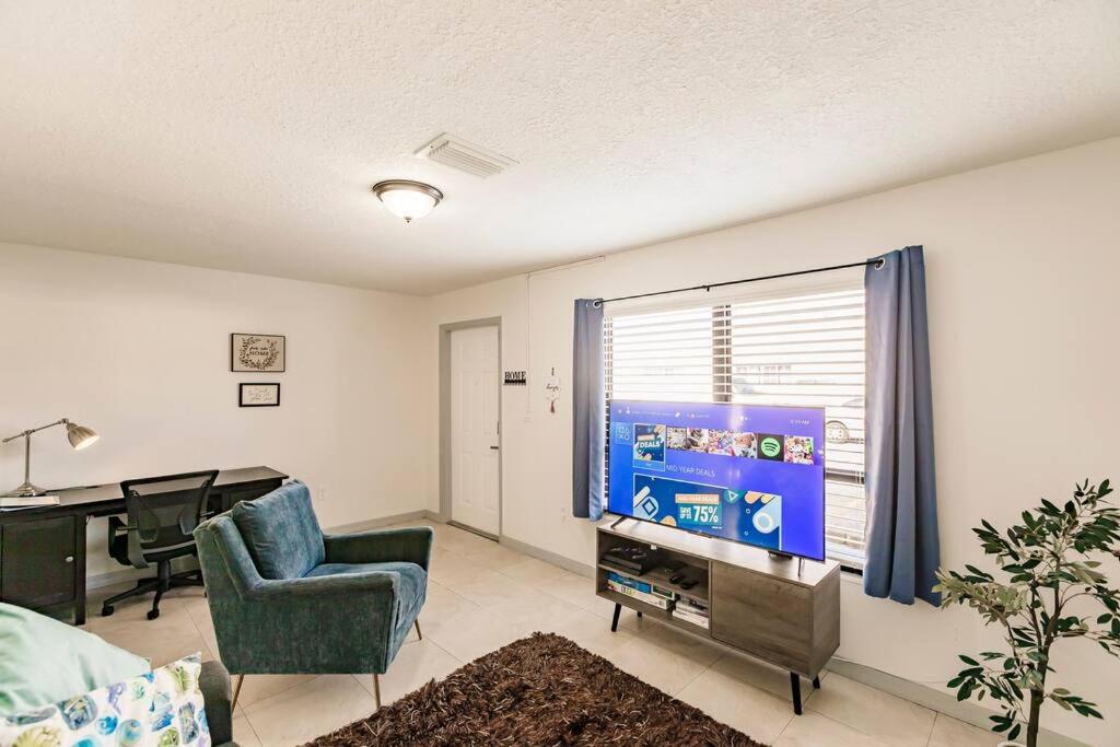 Miami Oasis 7 mins to Dolphin Mall MIA PS4 Games