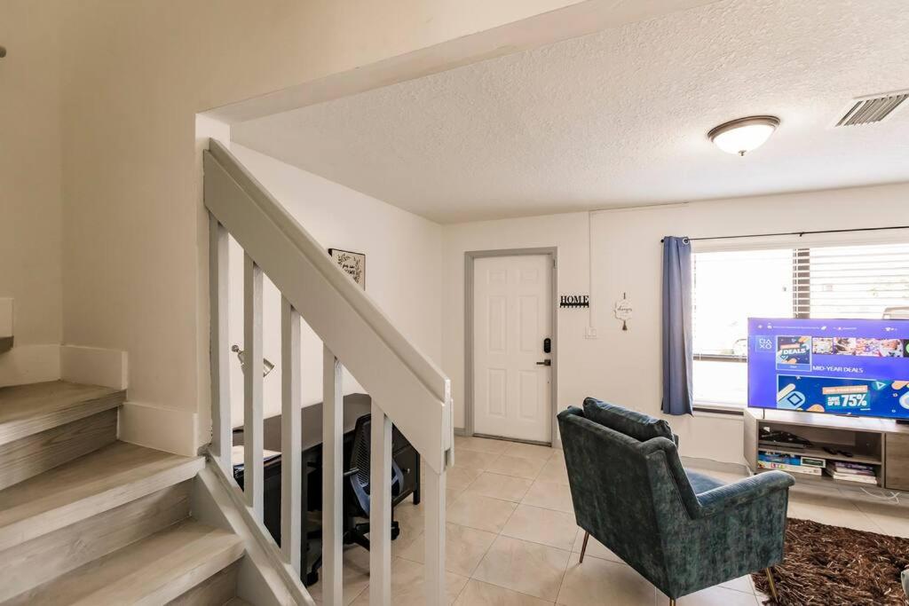 Miami Oasis 7 mins to Dolphin Mall MIA PS4 Games