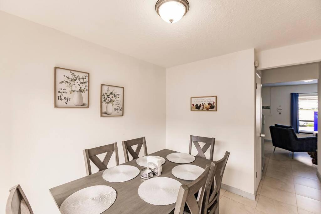 Miami Oasis 7 mins to Dolphin Mall MIA PS4 Games