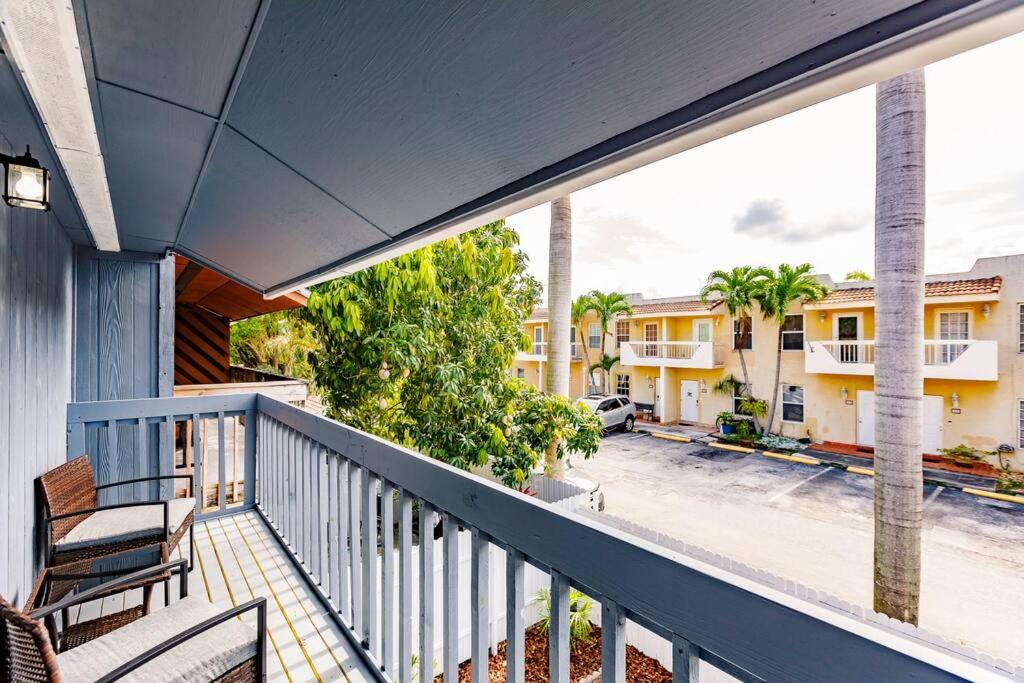Miami Oasis 7 mins to Dolphin Mall MIA PS4 Games