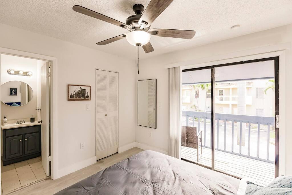 Miami Oasis 7 mins to Dolphin Mall MIA PS4 Games