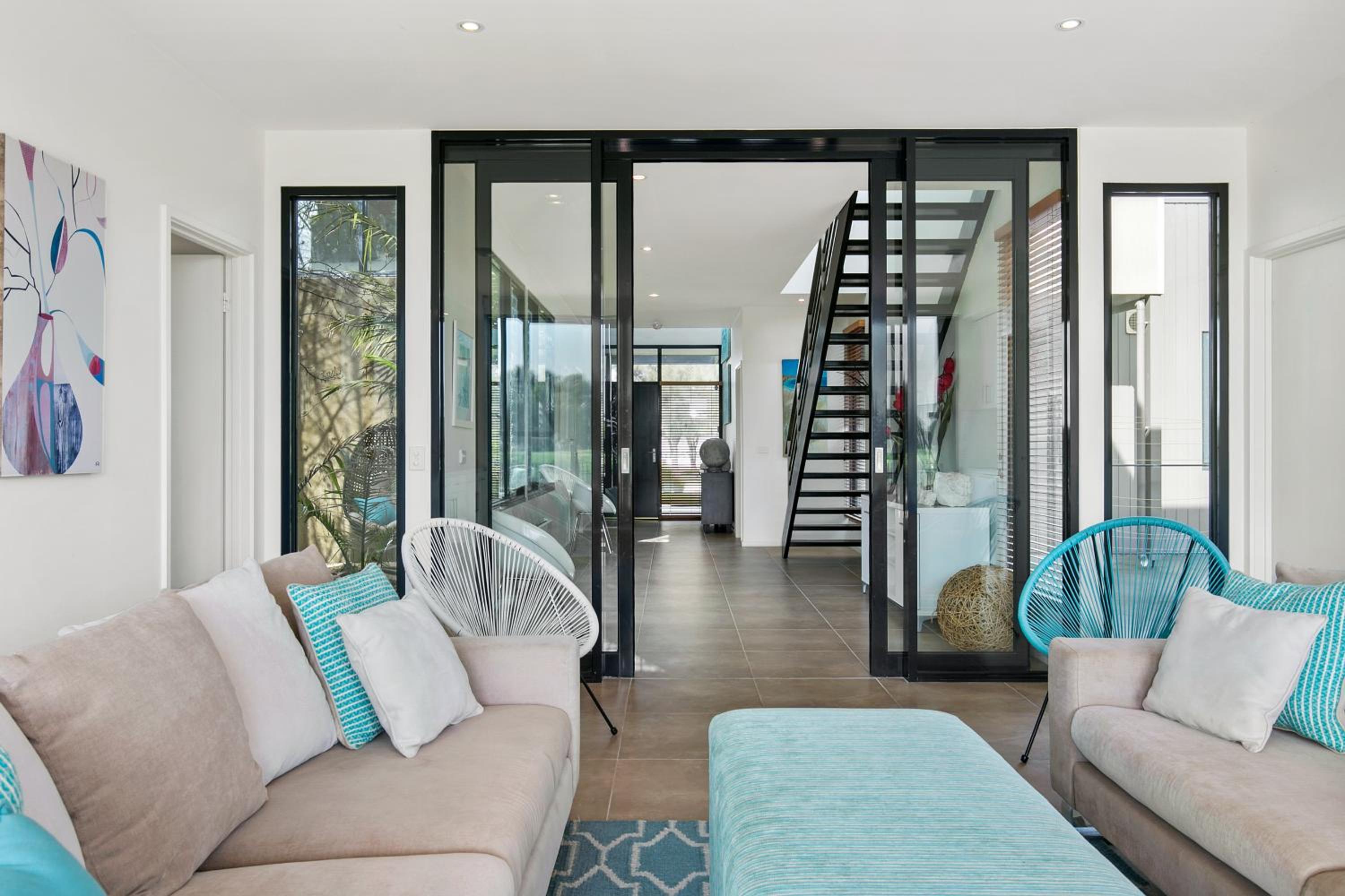 Gorgeous 4 Bedroom House with Swimming Pool - Pet Friendly