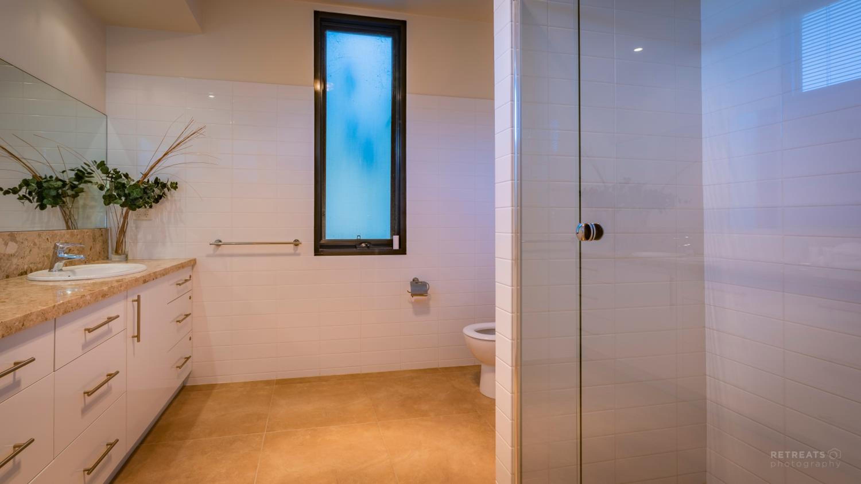 Gorgeous 4 Bedroom House with Swimming Pool - Pet Friendly
