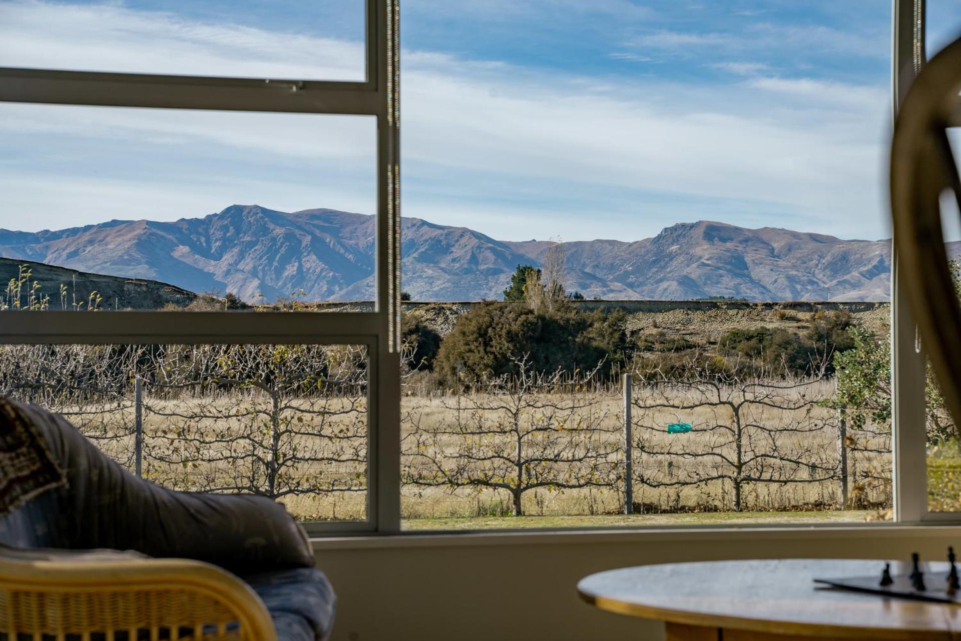 Tranquil on Ribbonwood - Wanaka Holiday Home view 4
