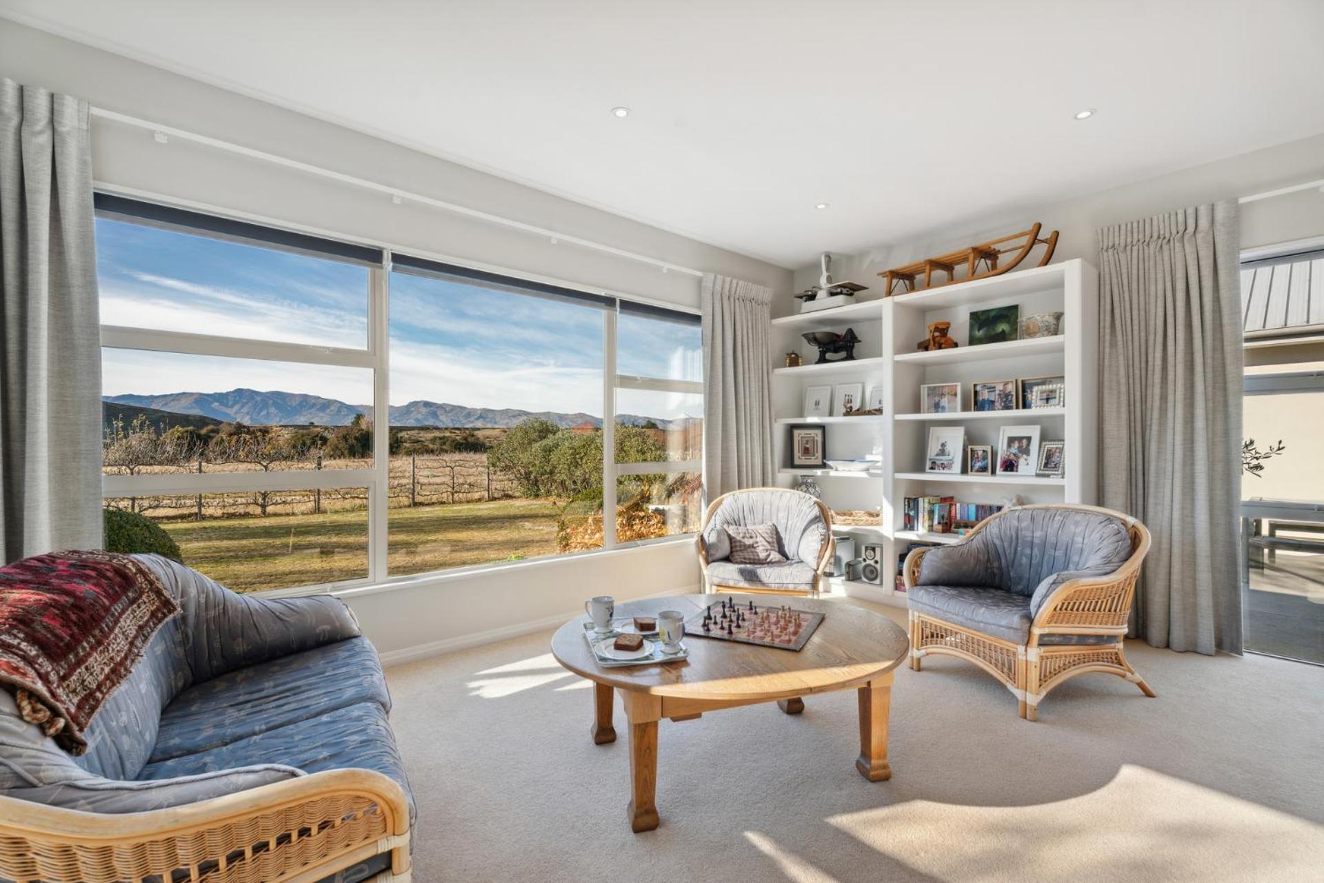 Tranquil on Ribbonwood - Wanaka Holiday Home view 5