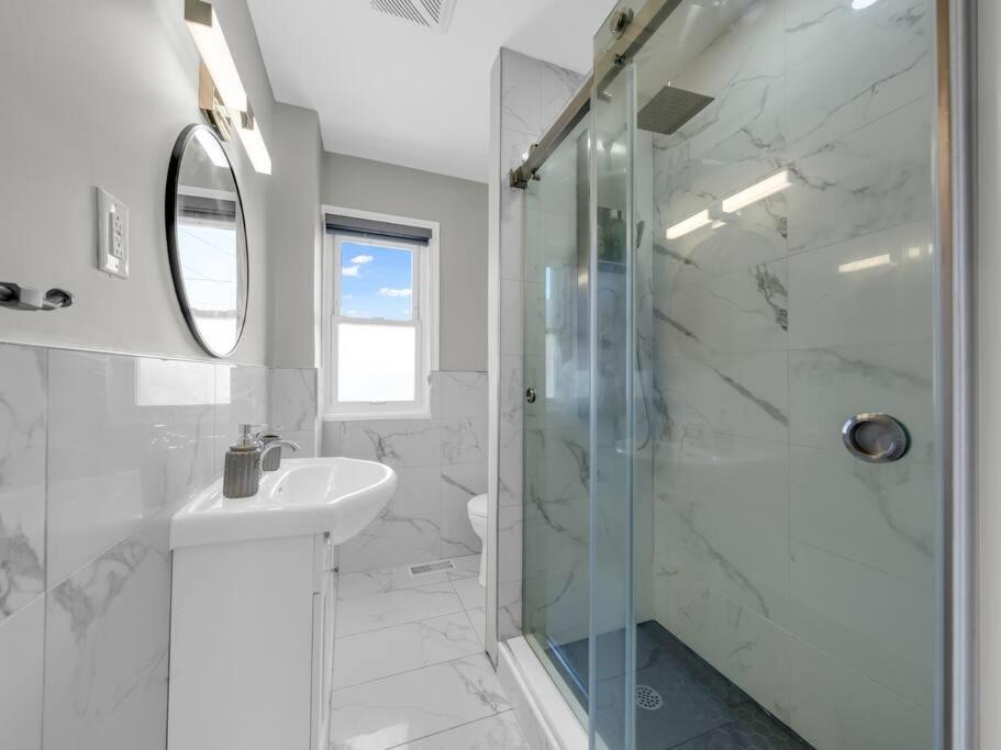 stylish house in south windsor-2 bedrooms
