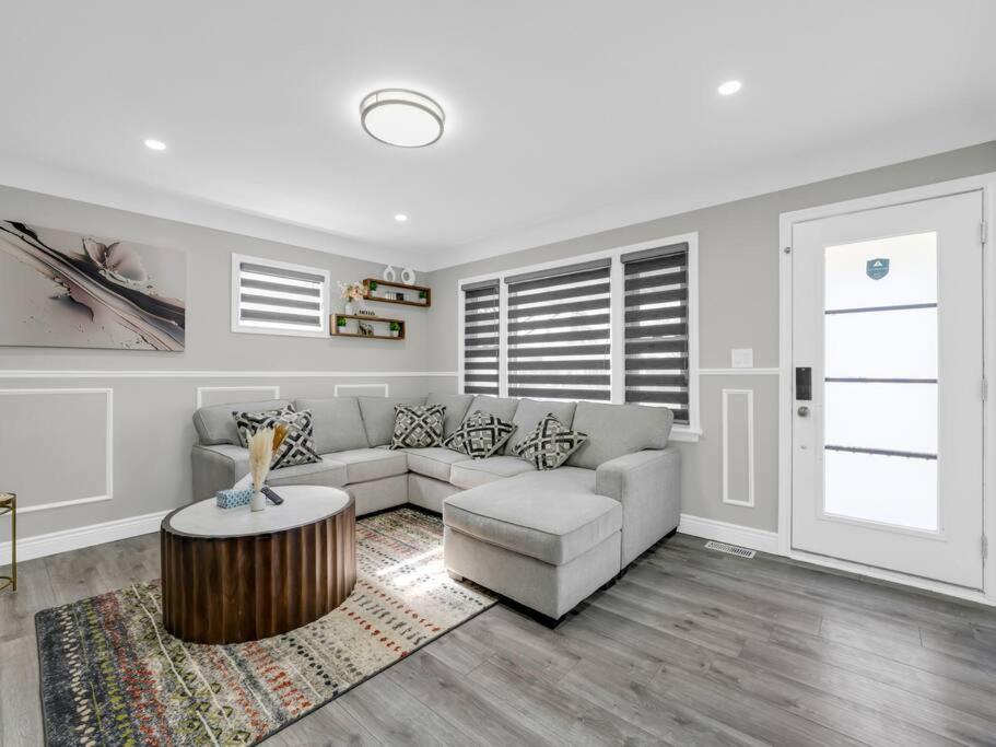 stylish house in south windsor-2 bedrooms