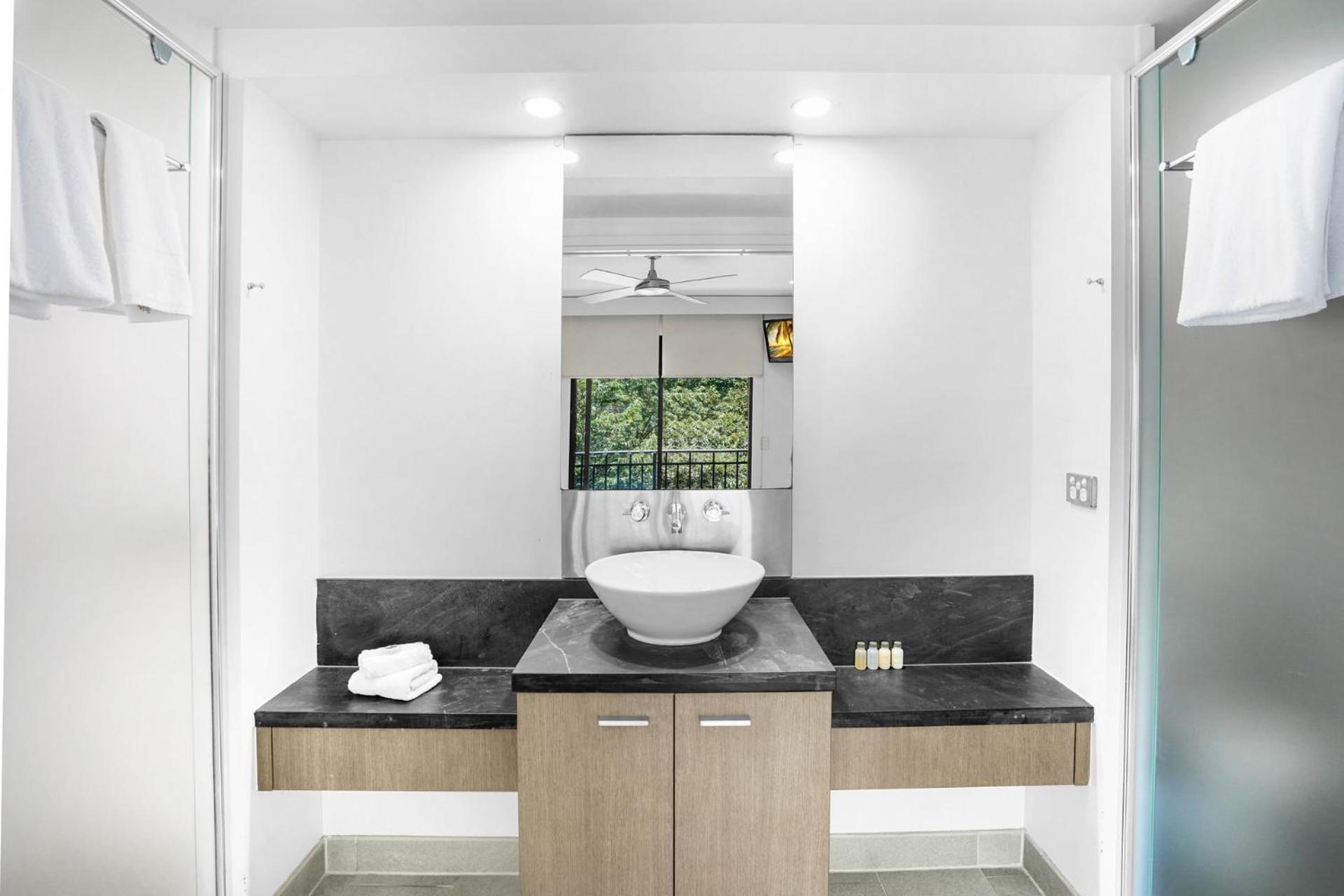 Belle Escapes Penthouse Suite 417 Sea Temple Resort Palm Cove