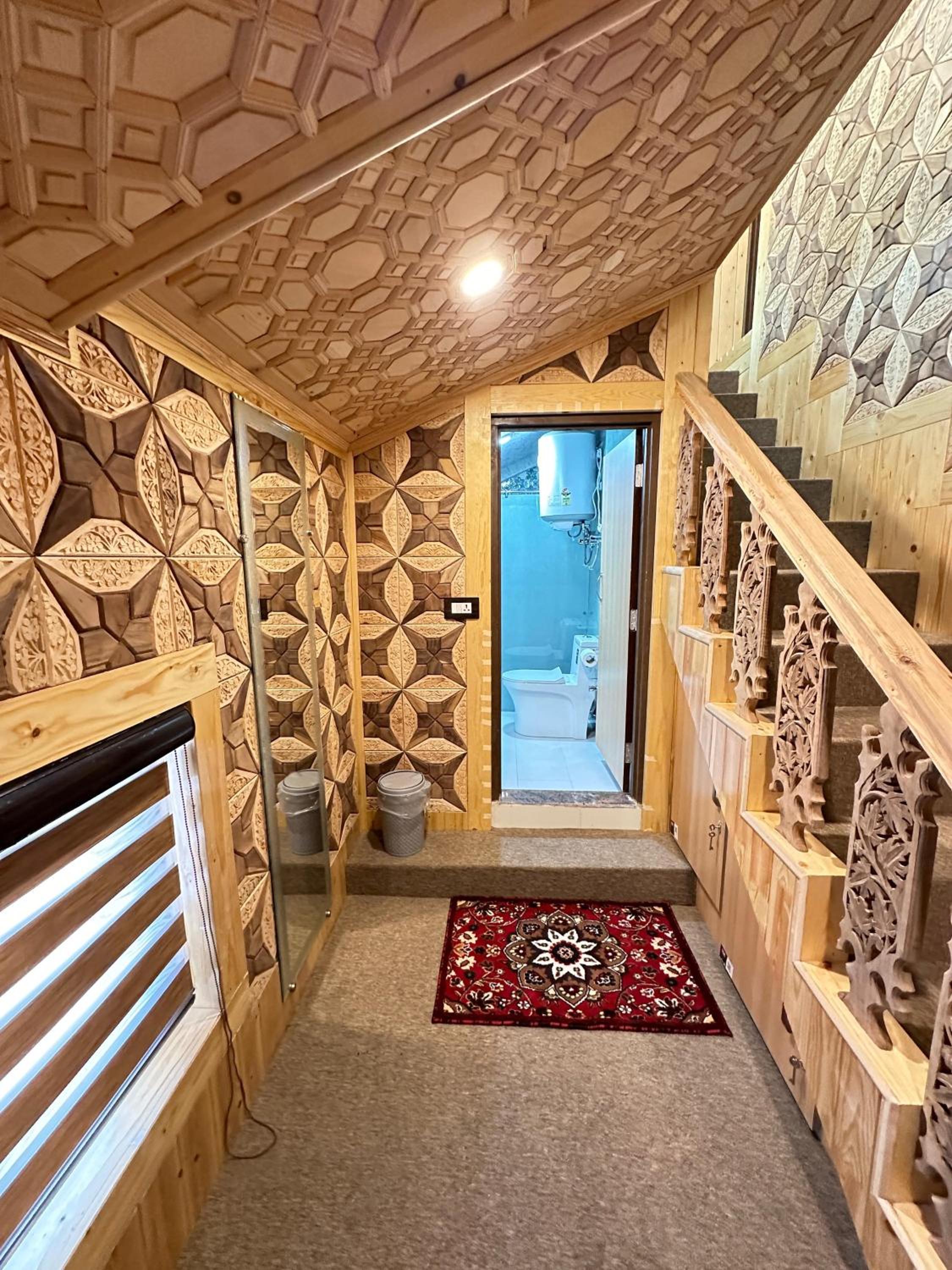 Kashmir Aikyam House