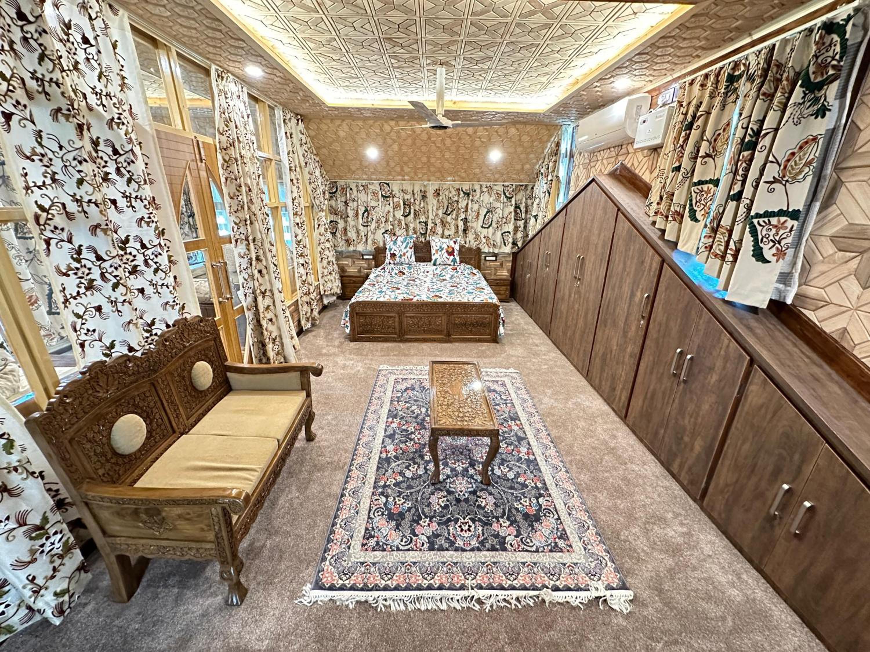 Kashmir Aikyam House