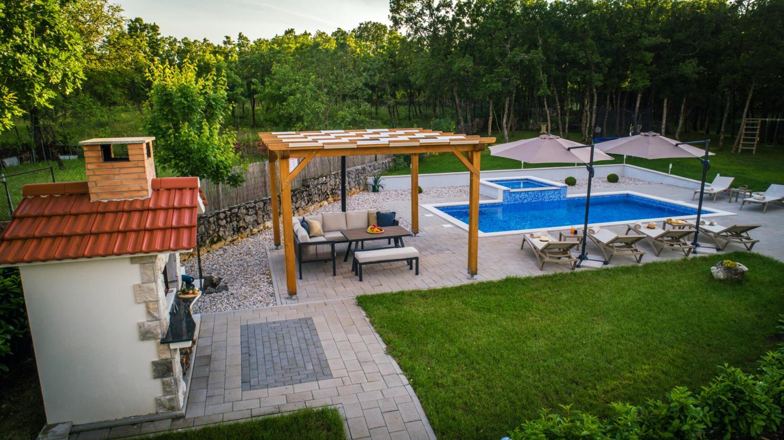 Holiday home 'Old oak' - with pool, garden with fresh vegetables and private forrest! view 2