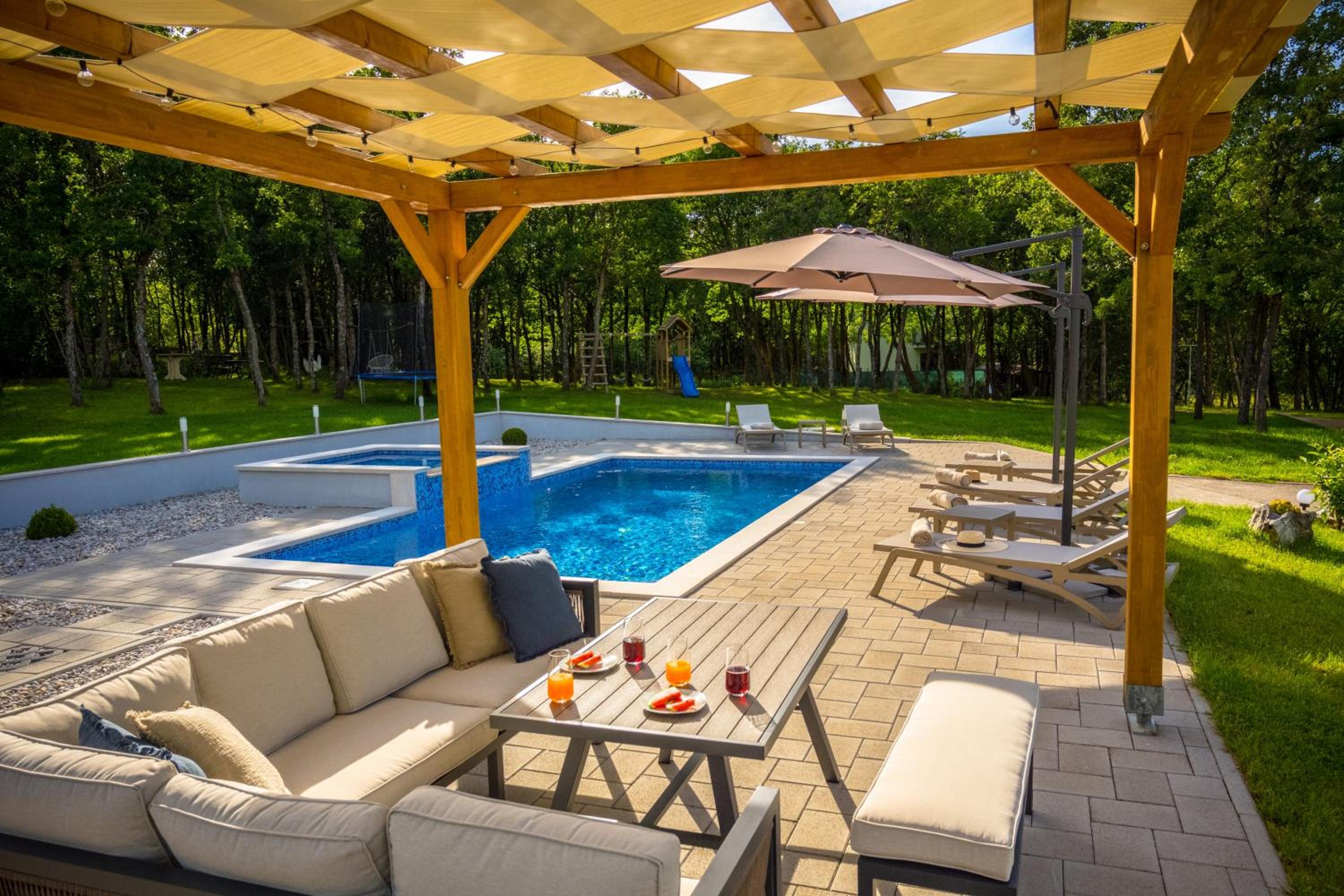 Holiday home 'Old oak' - with pool, garden with fresh vegetables and private forrest! view 3