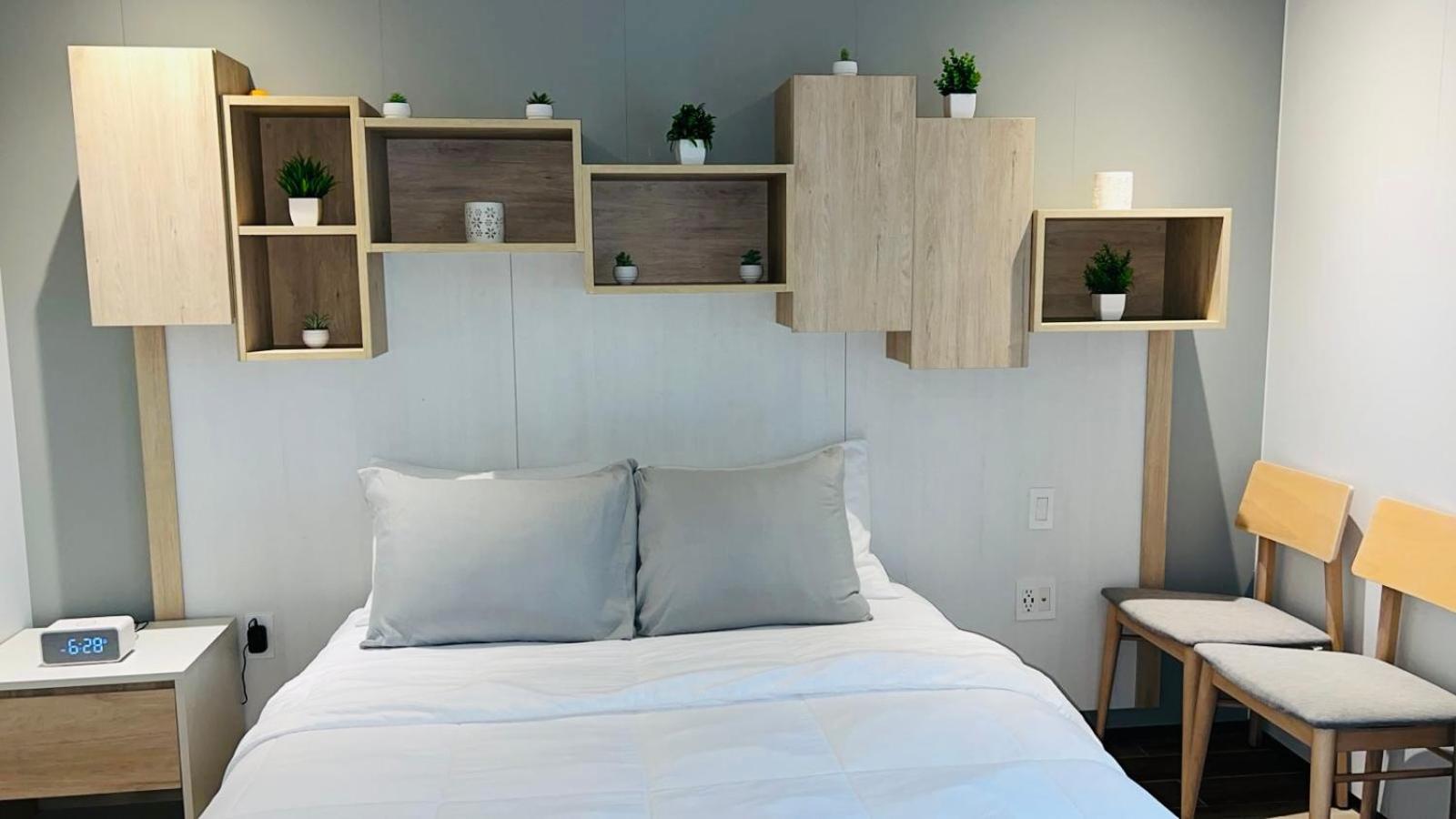 Emerald Upscale Studio in Maho-Walking distance to beach view 4