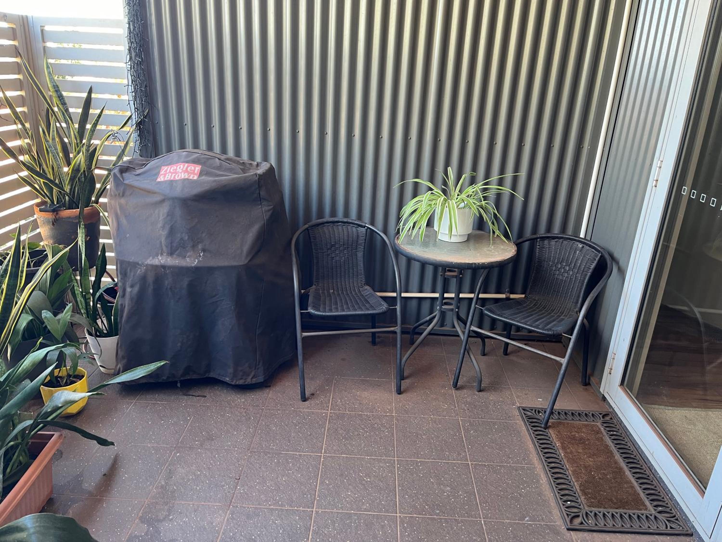Tidy Apartment close to Port