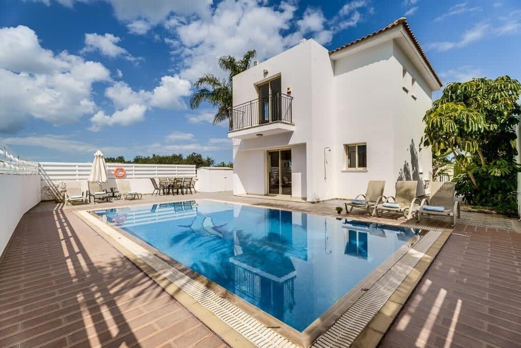 Villa Cherry Palm