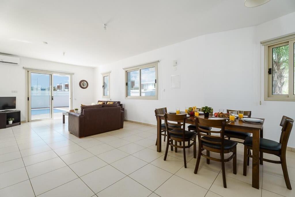 Villa Cherry Palm
