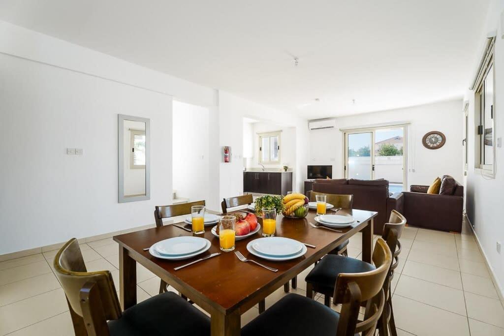 Villa Cherry Palm