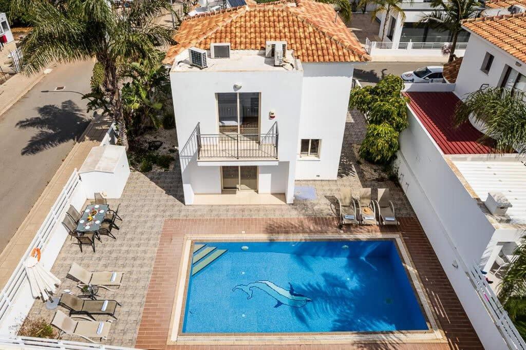 Villa Cherry Palm