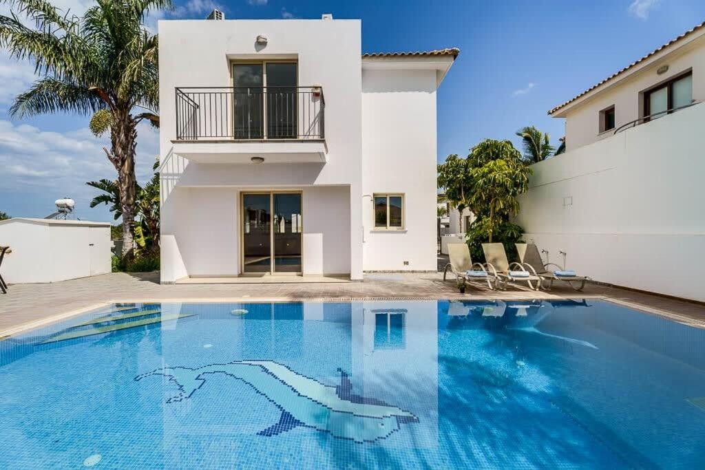 Villa Cherry Palm